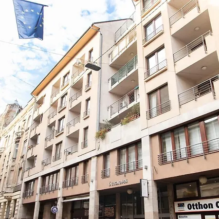 Momo Luxury Opera Apartman