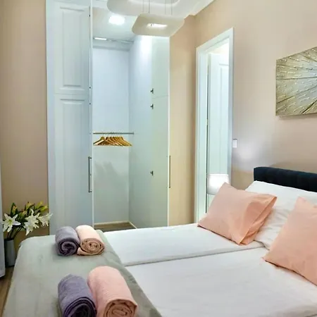 Parliament Square Apartment *