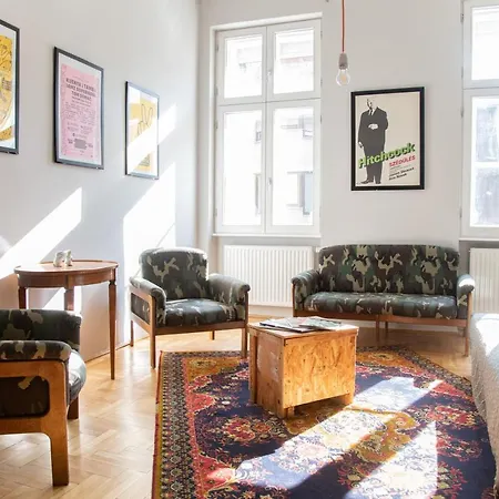 Stylishly Redecorated In Great Location Apartment Budapest