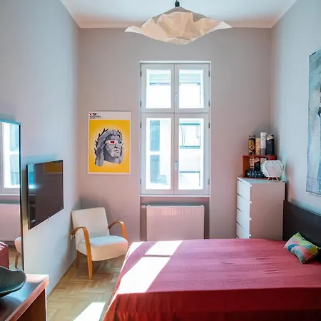 Stylishly Redecorated In Great Location Apartment *