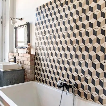 Apartment Stylishly Redecorated In Great Location