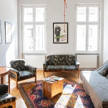 Apartment Stylishly Redecorated In Great Location