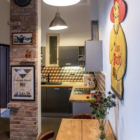 Stylishly Redecorated In Great Location *