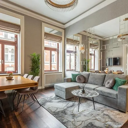 Apartment Luxury With Balcony Next To The New York Cafe Budapest
