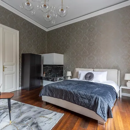 Apartmán Luxury With Balcony Next To The New York Cafe