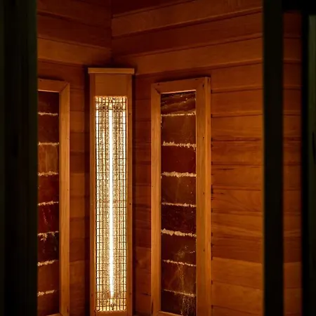 Quentin With Sauna Next To The New York Cafe Apartment *
