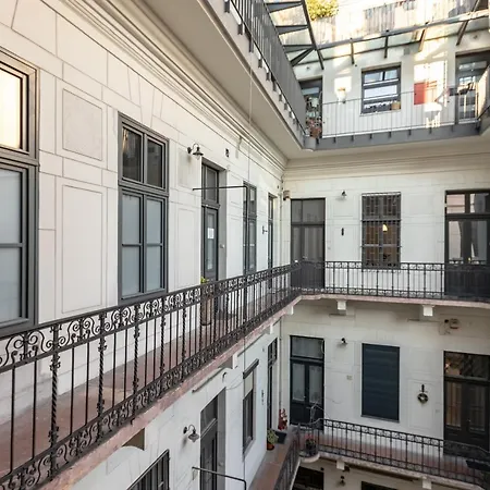 Friendly In The Center With 2bedrooms Apartment *