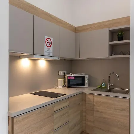 Acacia Apartment *