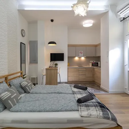 Acacia * Budapest