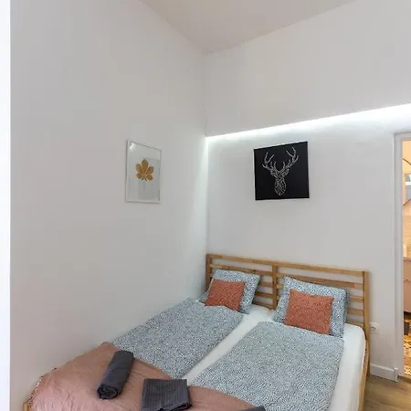 Acacia Apartment