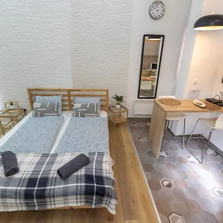Acacia Apartment