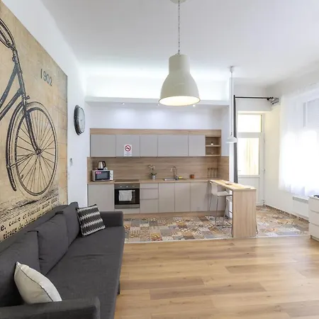 Acacia Budapest