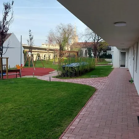 Apartment N&z Apartman Close To The Downtown *