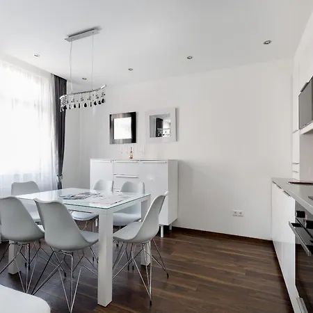 Square 2 Bedrooms - Michaelides Voeroesmarty Square Residences Appartamento