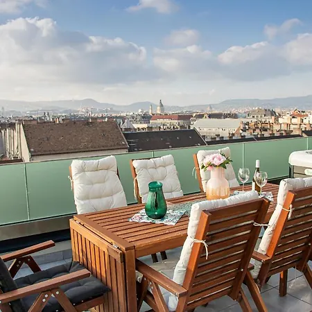 Apartment Centropolitan Penthouse #jacuzzi #freeparking Budapest