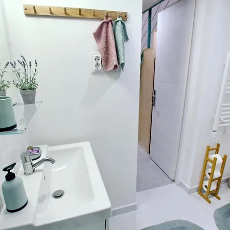 Apartment Lovely&modern Downtown With Free Parking *