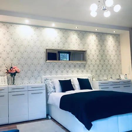 Madarhegy With Garden Buda Side Apartment