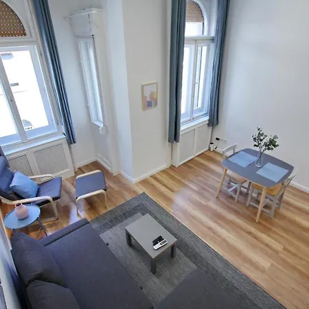 Pau Stylish In The Heart Of Appartement Boedapest