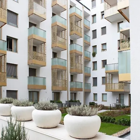 Apartment Magic Garden In Downtown Budapest