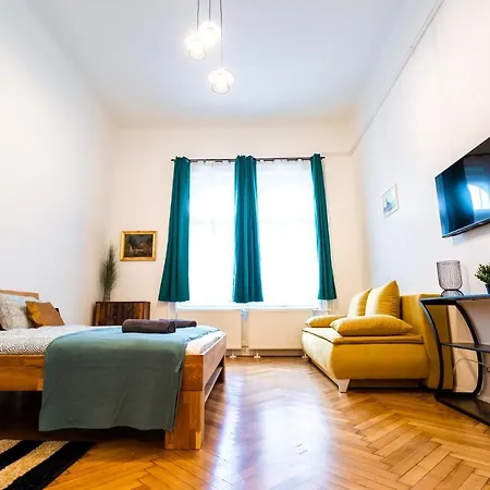 Palace Quarter Apartment *