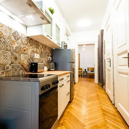Palace Quarter Apartment *