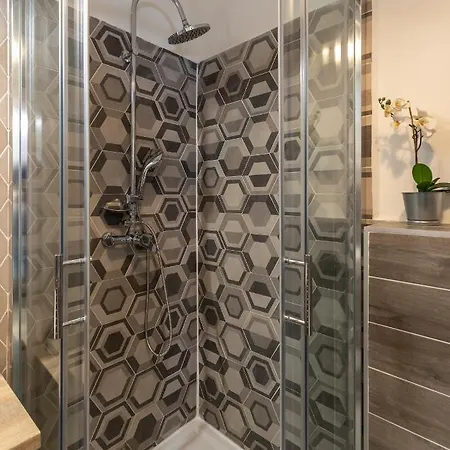 Acacia Apartment *