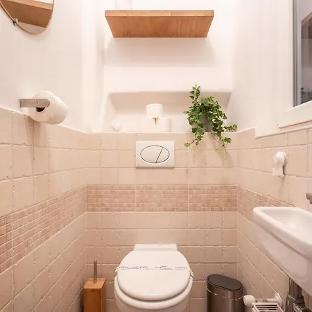 Live Star Apartment *