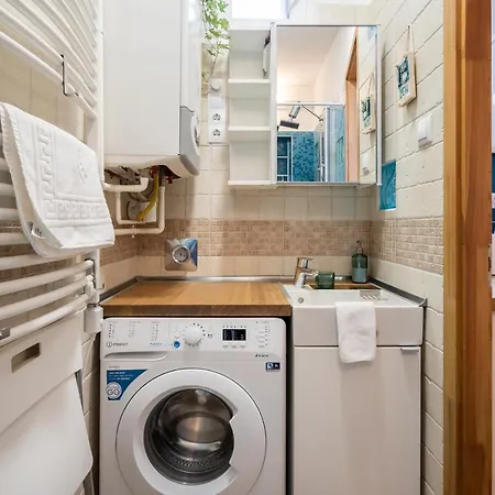 Live Star Apartment