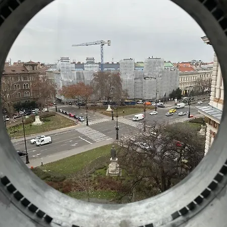 Hotel Holding Budapest