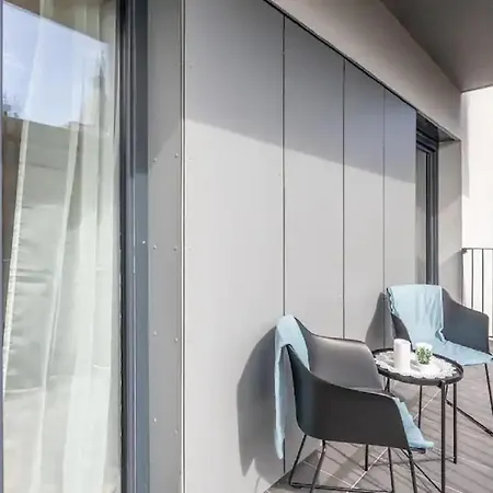 Brand New Modern Apartment-2 Rooms-balcony-garage *