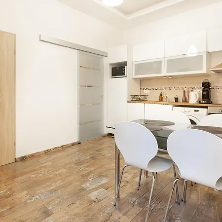 Apartment K13 Klauzal *