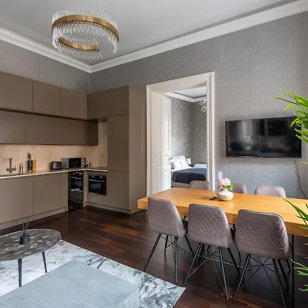 Luxury With Balcony Next To The New York Cafe * Budapest