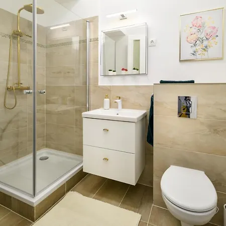 Stylish Spot By The River Danube Apartment