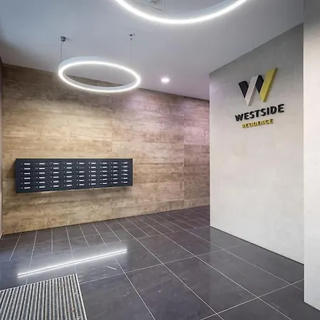 Venus - Westside Apartment *