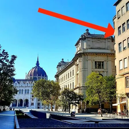 Parliament Square Apartment Budapest