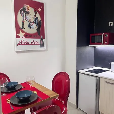 Little Cola In Dohany Street With Ac Daire *