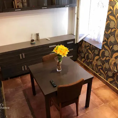 Modern Spacious In Center Apartment