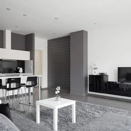 Apartment Sunny&bright Premium Near New York Cafe