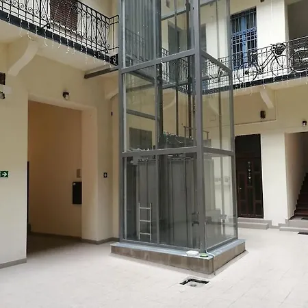 Apartment Sunny&bright Premium Near New York Cafe