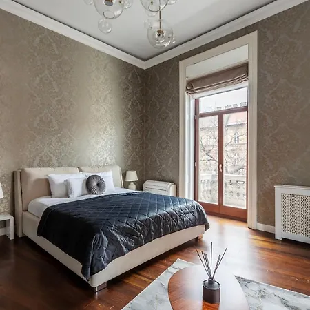 Luxury With Balcony Next To The New York Cafe Apartment Budapest