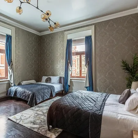 Luxury With Balcony Next To The New York Cafe Apartment *