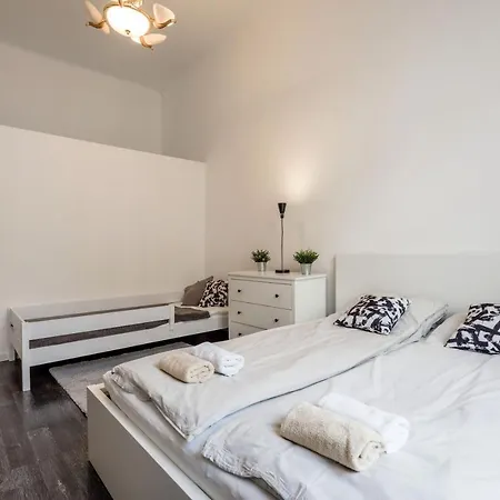 Spacious Almassy Apartment