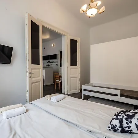 Spacious Almassy Apartment Budapest