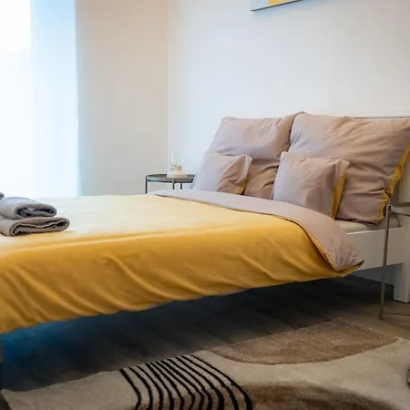 Venus - Westside Apartment *