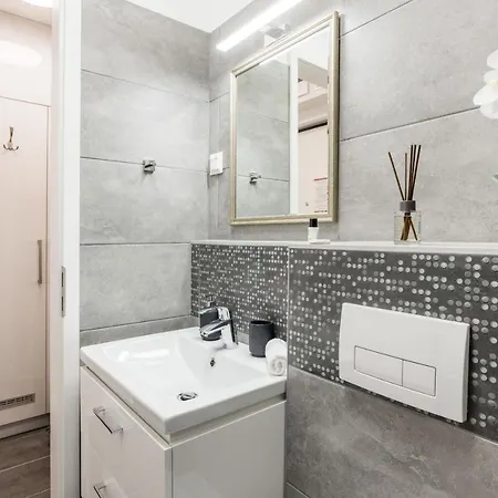 Sphere Apartment *