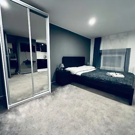 Deluxe Minimal Apartment