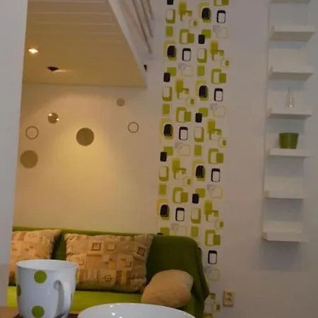 Dora's Calm Nest Over The Chestnut Tree Apartment *