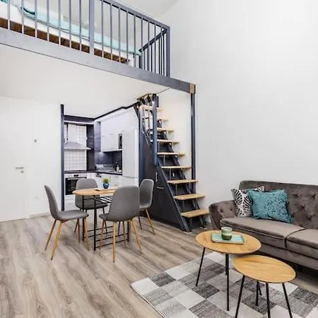 Venus - Westside Apartment *