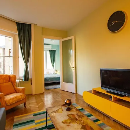 Small Paris Apartmán *