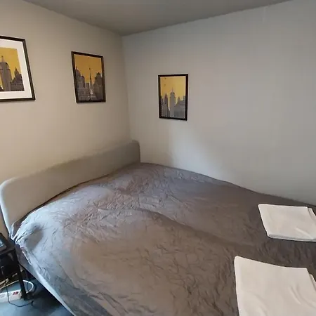 Apartment Hi-bp Garden Batsanyi Tiny House Near The Train With Free Parking